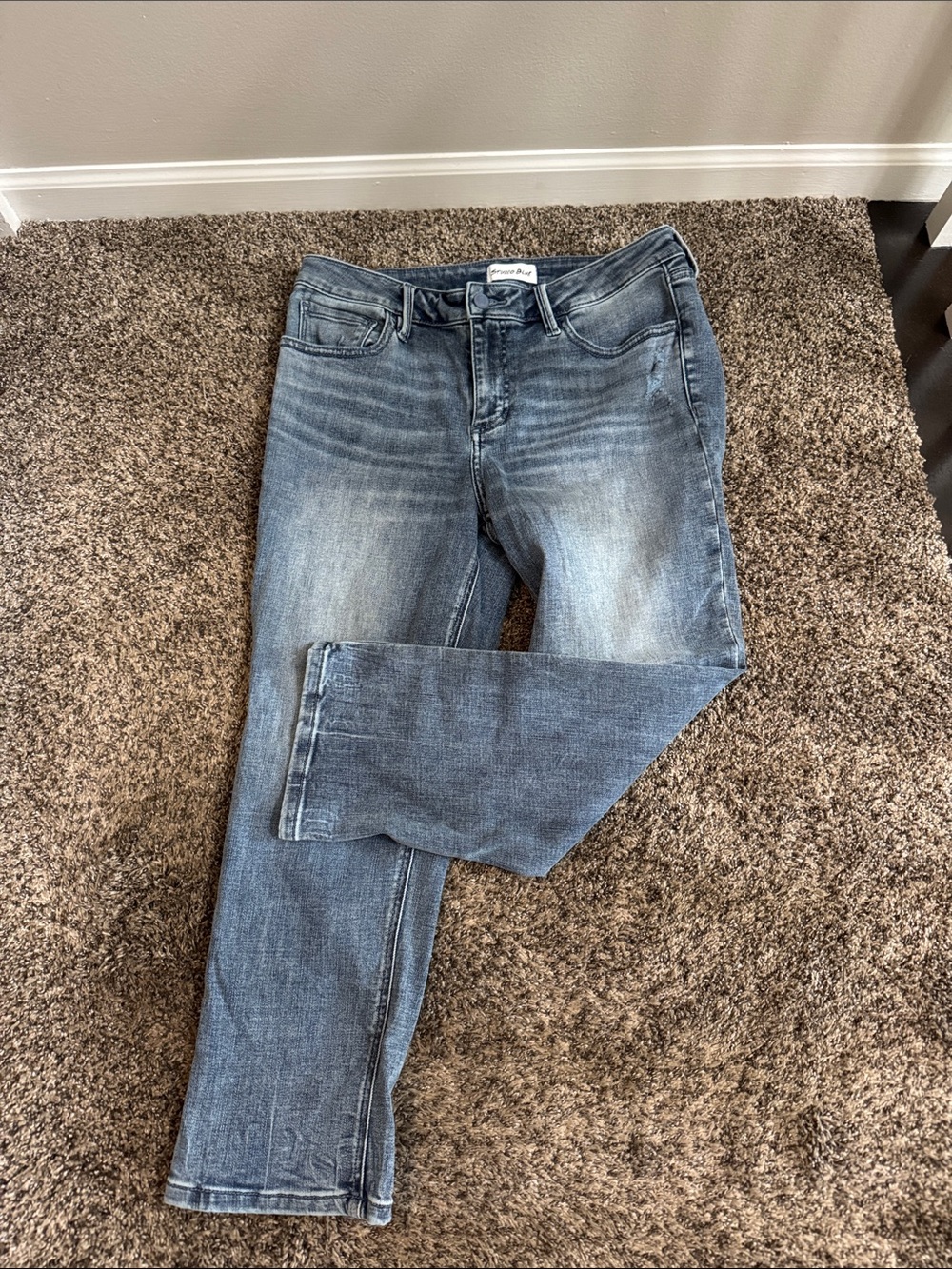Studio Blue Women's Mid-Rise straight leg Blue Wash Jeans